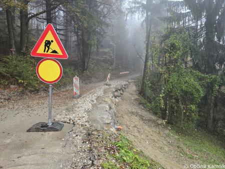 Sanacija usada in poškodovanega cestišča na javni poti Zajasovnik (2)